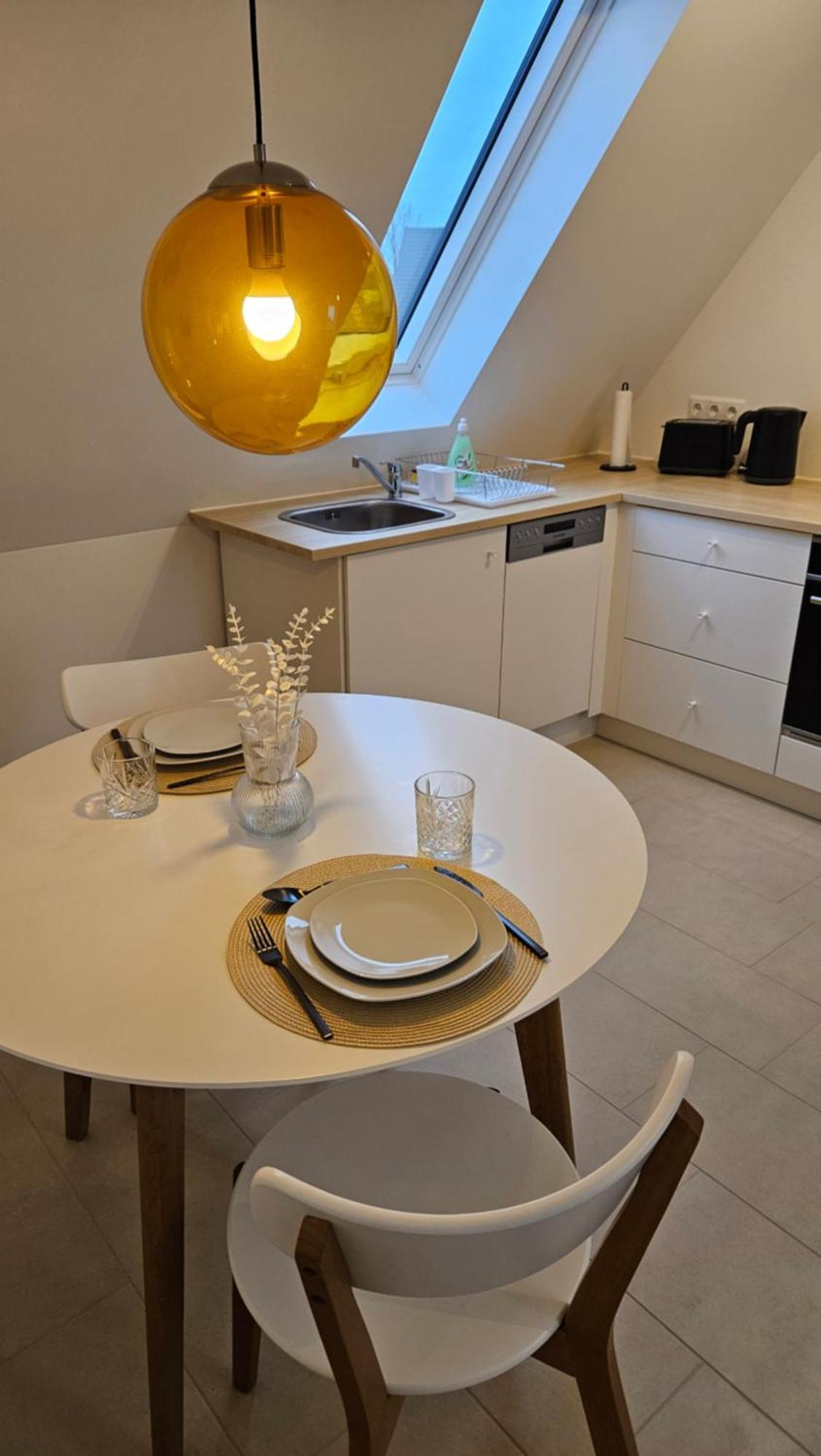 Ferienwohnung As 5 One & Two Bamberg - Modern In Ruhiger Lager Mit Balkon Hallstadt Esterno foto